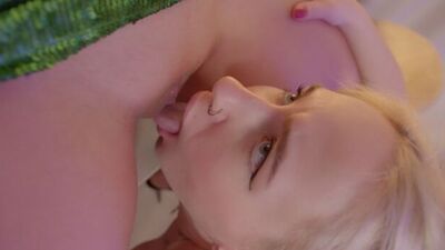 Теперь клитор вылижем