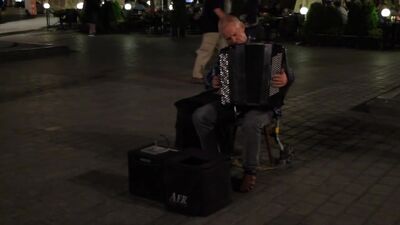 Шторм Вивальди в исполнении баяниста-виртуоза. Краков, рыночная площадь