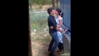 На природе ебет свою девушку узбечку