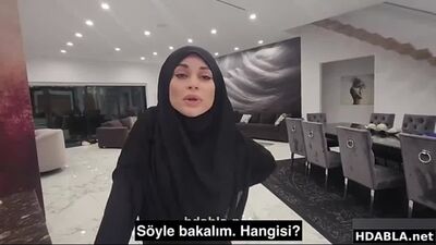 Türbanlı karım onu aldattığımı öğrendi deliye döndü