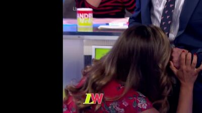 Kelly Brook показывает как нужно сосать