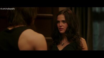 Зои Дойч (Zoey Deutch) голая в фильме Академия вампиров (Vampire Academy, 2014, Марк Уотерс)