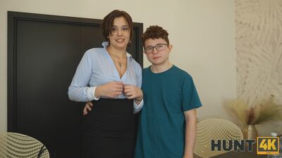 Hunt4K - Iris Bloom - Kings Party That Could Made The Girl Thousand Dollars