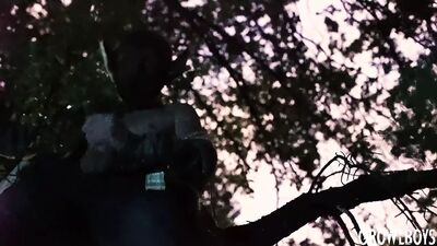 Твинка трахают на улице фантазийными щупальцами, пока Furry наблюдает