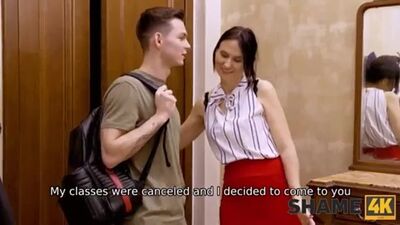 ПАРНИШКА ТРАХНУЛ ПОДРУГУ МАТЕРИ - ИНЦЕСТ ПОРНО - ПОРНО СО ЗРЕЛЫМИ ЖЕНЩИНАМИ - МИЛФА - MILF