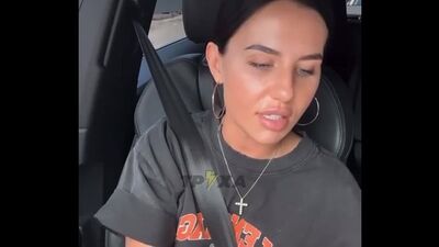 Как блогерша Анна Алхим, которую обвиняют в том, что она раскрыла информацию, где лечатся военные послала всех на х.... Внимани