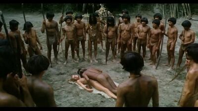 Племя дикарей по очереди насилуют белую девушку (пустили по кругу, насилуют по очереди, кончают толпой в одну, секс дикарей)