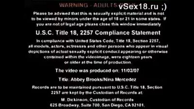 Нина мерседес трахается с подружкой в офисе ну и директор не упустил возможность