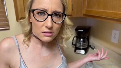 [OnlyFans] Crystal Clark - Stepmom Teaches Me How To Cook