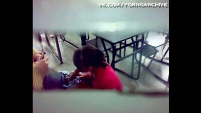 На перемене сосёт ученику #СексНаРаботе