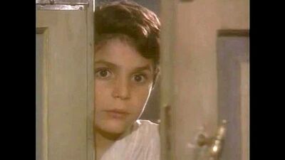 Мама сняла трусы и показала сыну свою письку (инцест с сыном, мамка без трусов, пизда матери, увидел писю мамаши)