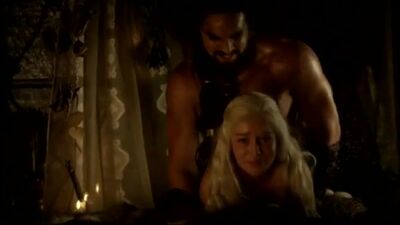 Эротические сцены с Эмилией Кларк из Игры Престолов