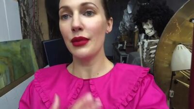 Мерьем Узерли благодарит за награду как лучшей актрисе, октябрь 2020