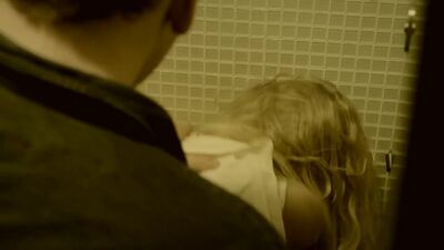 Брат случайно трахнул родную сестру в туалете клуба (случайный инцест, ебет пьяную сестру, дала брату, кончил сестре в писю)