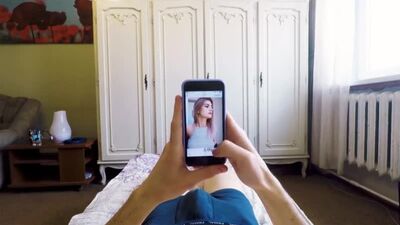 18-letnyaya-sestra-s-klassnymi-siskami-podrochila-bratu-i-chut-ne-spalilis-pered-mamkoy.mp4