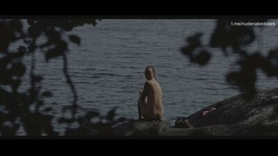 Ренате Рейнсве (Renate Reinsve hot scenes in "Håndtering av udøde" 2024)