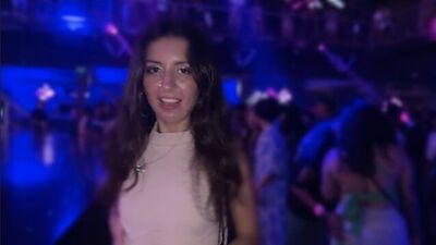 Киска в поисках влажных приключений