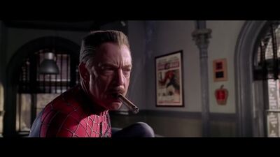 Джей Джона Джеймсон в костюме Человека-паука.