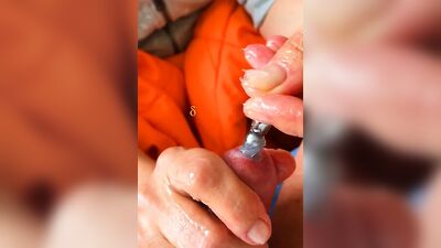 Pia вставляет плаг уретры и делает отличный минет