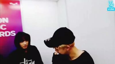 Чимин плачет, Чонгук...