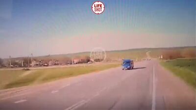 Момент ДТП с микроавтобусом, в котором ехала детская баскетбольная команда из Волгограда.