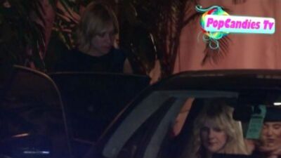 Закари Куинто, Сара Полсон, Джессика Ланж, Хлои Севиньи и Лили Рэйб покидают отель Шато Мармонт