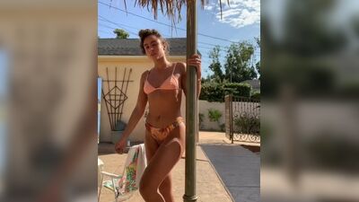 Sommer Ray в стрингах в бикини
