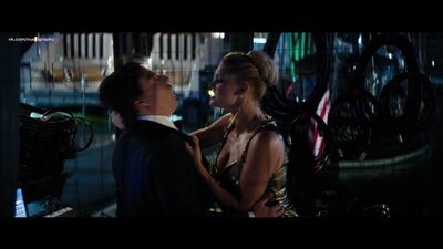 Сексуальная Келли Рорбах (Kelly Rohrbach) и другие в фильме "Спасатели Малибу" (Baywatch, 2017, Сет Гордон) 1080p