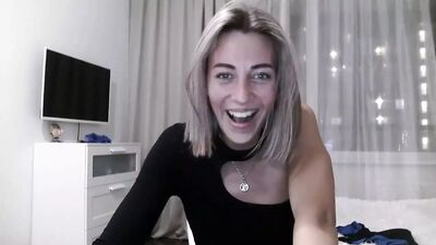 Rihannarossy - шоу полностью обнаженных сисек, задницы и киски