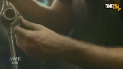 Скрытый клинок Ассасина и пиратская сабля! - Оружейный Мастер - Man At Arms на русском!