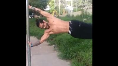 Парень на которого не действует гравитация