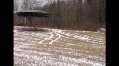 Приземление НЛО и ходящий инопланетян с гуманоидом в Румынии . Фейк или Реальное видео 04 01 2018