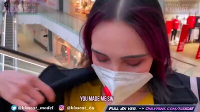 Секс русской пары в раздевалке за BigMak-