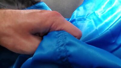 Просто неформальная игра в моих атласных нейлоновых шортах Nike