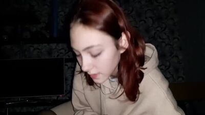 Минет от молодой красивой студентки на вписке. Русское домашнее порно. слив бывшей. Ебу в рот молодую шлюху