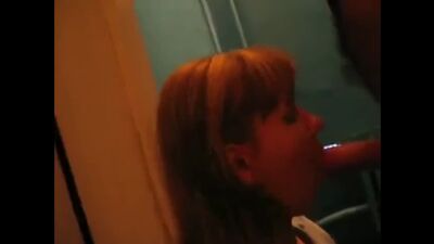 Сосёт любовнику в подъезде пока муж дома, русское домашнее порно с диалогами, измена, жена, куколд, cuckold, russian wife,Зрелые