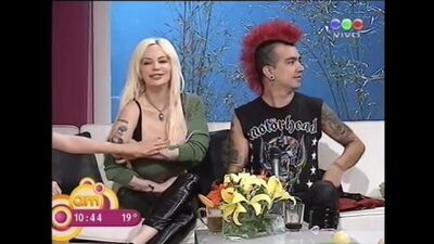 Случайно показала грудь на ТВ