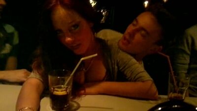 Трахает незнакомку пока её муж отошёл в туалет