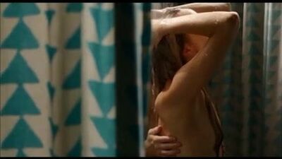 Laura Prepon (горячее шоу Donna, 70-е), лесбийский поцелуй топлесс