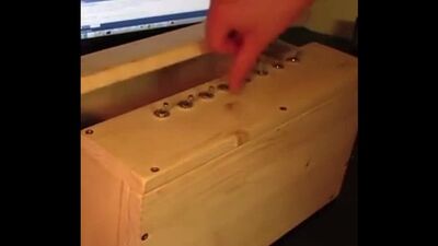 Кожаный издевается над роботом