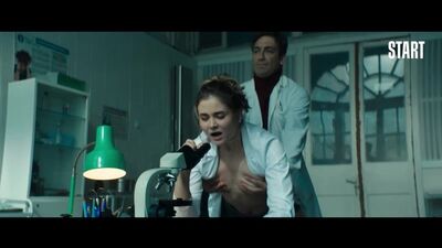 Трахнул в зад медсестру.(Анал,раком,голые сиськи)