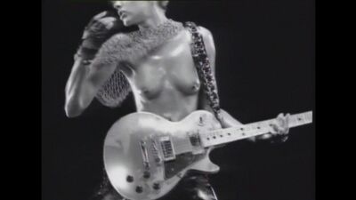 Эмма Сьоберг (Emma Sjoberg) голая в клипе Ванессы Паради (Vanessa Paradis) - TANDEM