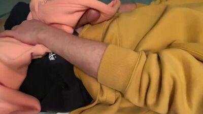 Все дело в руне! кончаю на мою новую толстовку с капюшоном abercrombie