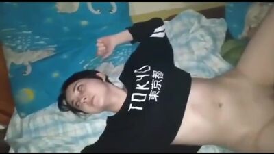 Студенты трахаются на вписке групповуха ))