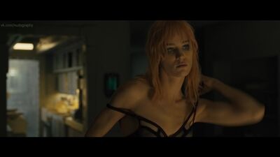 Маккензи Дэвис (Mackenzie Davis) голая в фильме "Бегущий по лезвию 2049" (Blade Runner 2049, 2017) HD 1080p