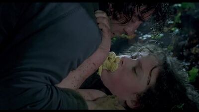 Износиловал в лесу