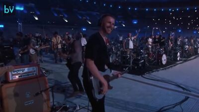 Seven Nation Army / Rockin'1000 That's Live Official