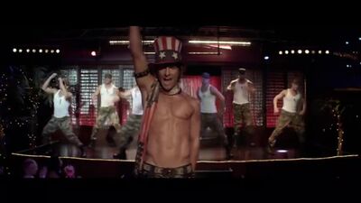 Ченнинг Татум, Мэттью МакКонахи, Джо Манганьелло танцуют стриптиз (Супер Майк)