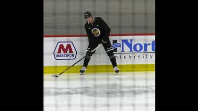 Кирби Дак на тренировке «Ястребов» (08.03.2021)