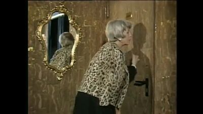 Изнасилование(rape) в женском туалете